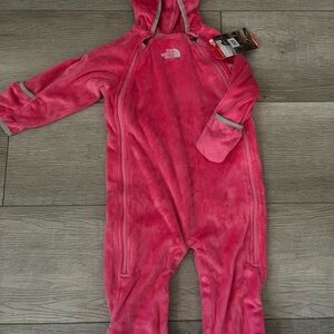 The North Face Toddlers One Piece Snowsuit, 18/24 months NEW/TAGS
